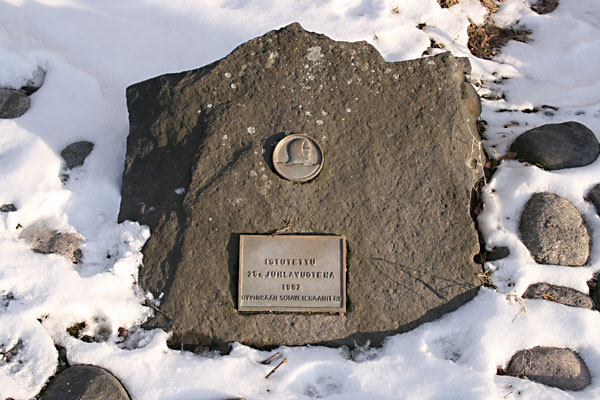 Verivaahteran muistolaatta